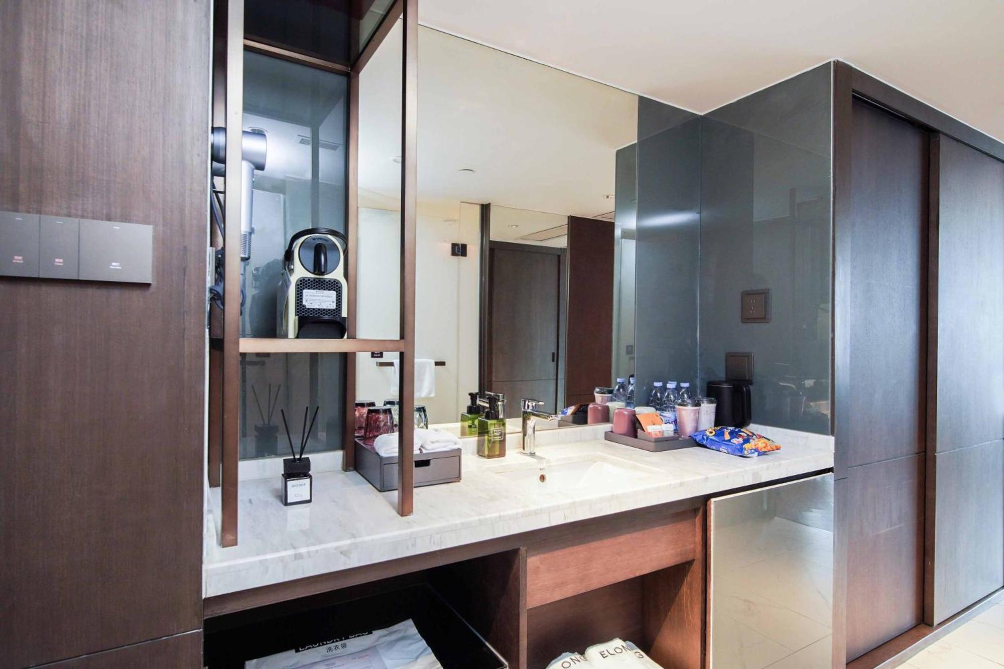 Imperial Traders Elong Hotel Guangzhou Bagian luar foto